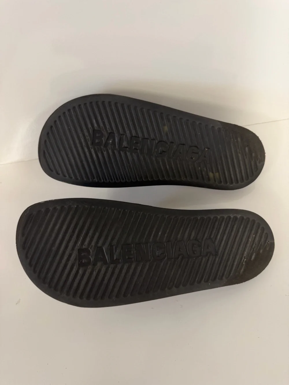 Balenciaga Women’s Black Rubber Pool Slides with Logo. Size: US 9 - Picture 4 of 8